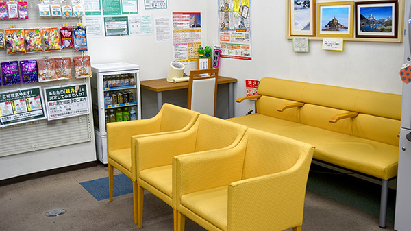 ユタカ調剤薬局　本荘の待合スペース