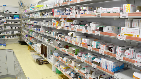 ユタカ調剤薬局　五町の薬棚