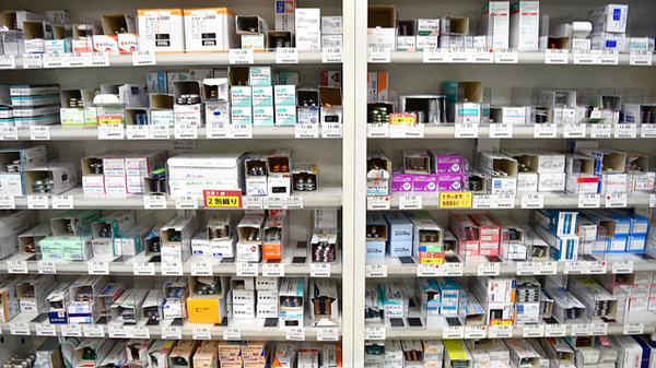 ユタカ調剤薬局　養老の薬棚