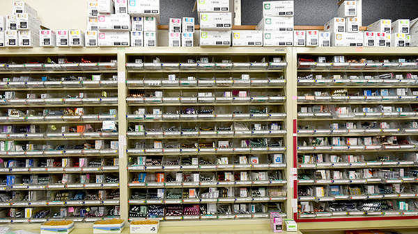 金の鈴薬局安八店の薬棚