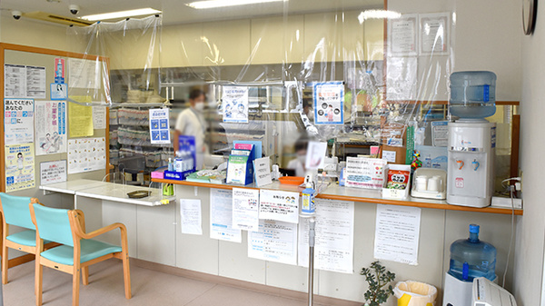 岩本調剤薬局天神橋店の受付/カウンター