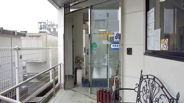 北小路調剤薬局の入口