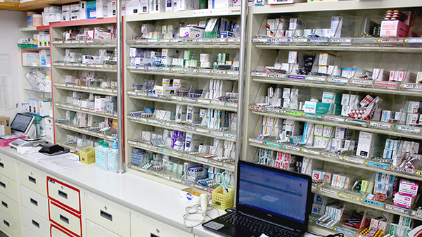アイル薬局名取店の薬棚