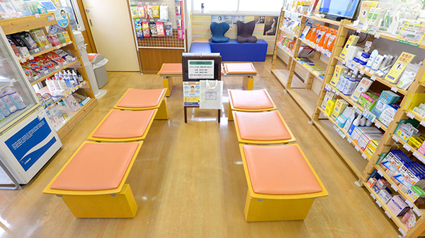 クオール薬局岩沼西店の待合スペース