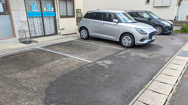 えんめい薬局の駐車場