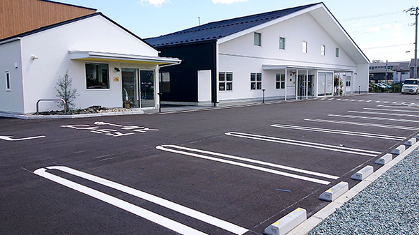 おりーぶ薬局富沢西店の駐車場