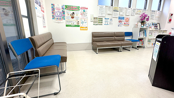 カリン薬局の待合スペース