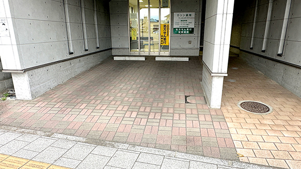 カリン薬局の駐車場