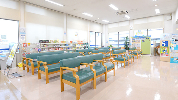 クオール薬局岩沼東店の待合スペース