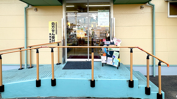 サイカ調剤薬局丸森病院前店の入口