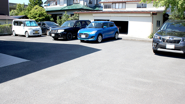 たかぎ薬局鹿又店の駐車場
