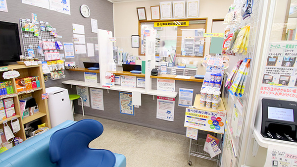 トラスト調剤薬局の受付/カウンター