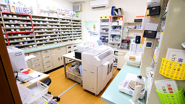 トラスト調剤薬局の調剤室