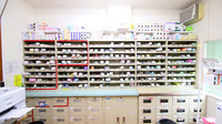 トラスト調剤薬局の薬棚