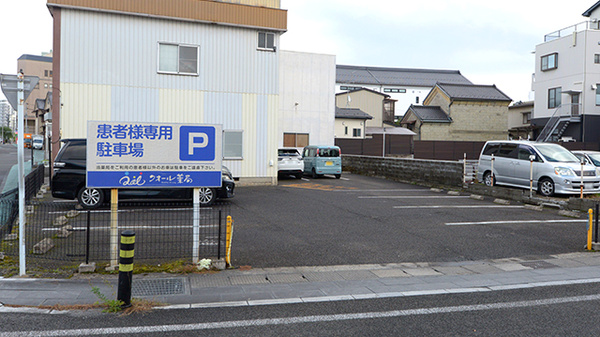 クオール薬局塩釜店の駐車場