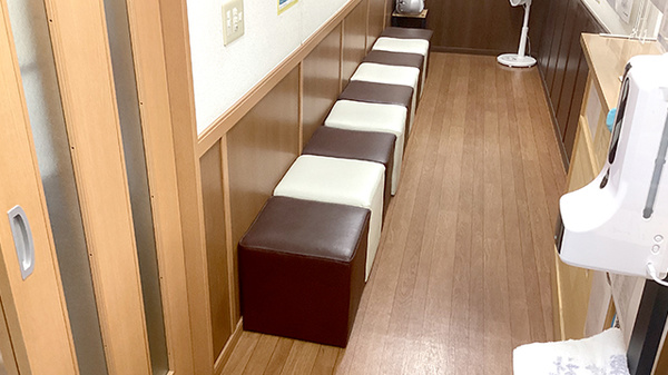 フレンド薬局松森の待合スペース