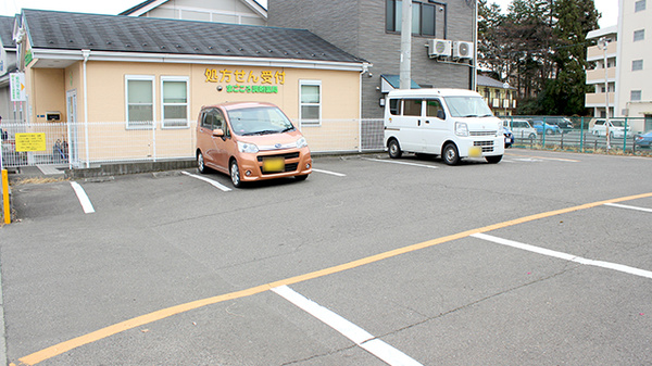 まごころ調剤薬局の駐車場