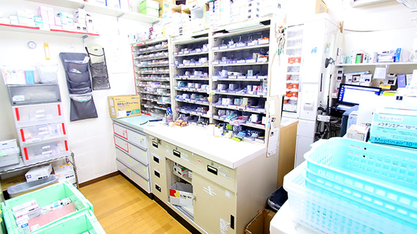 銀杏町トラスト調剤薬局の調剤室