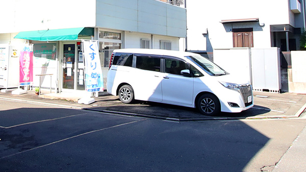 銀杏町トラスト調剤薬局の駐車場