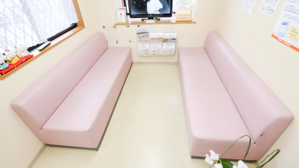 まつなし薬局壬生店の待合スペース