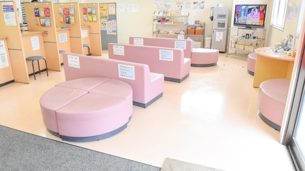 あい薬局　太子道店の待合スペース