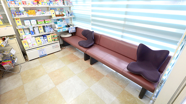 クオール薬局あさひ店の待合スペース