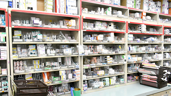 おれんじ薬局の薬棚