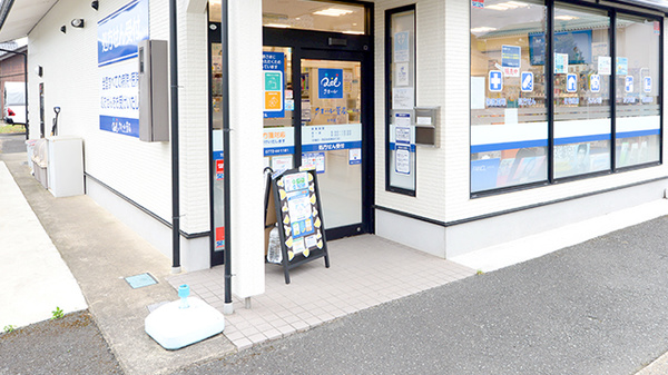 クオール薬局かや店の入口