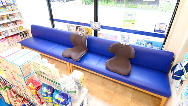 クオール薬局かや店の待合スペース