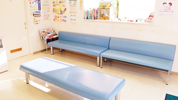 サン薬局　桜ヶ丘店の待合スペース