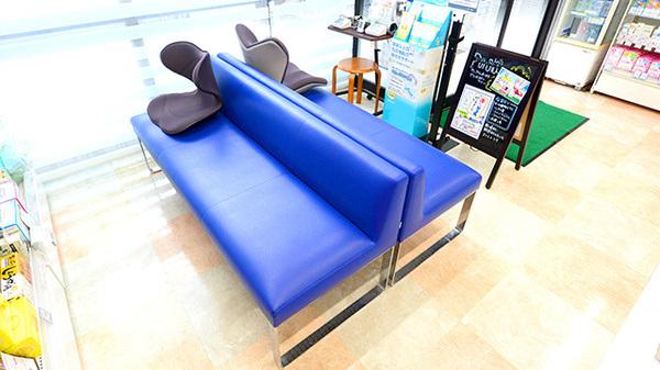 クオール薬局しじょう店の待合スペース