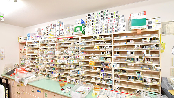 ふじのもり薬局の薬棚