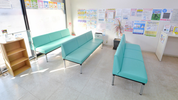 ほんべ薬局ファミール長岡京店の待合スペース
