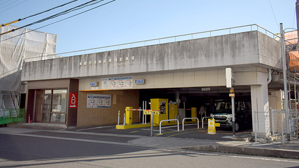 まいづる薬局の駐車場