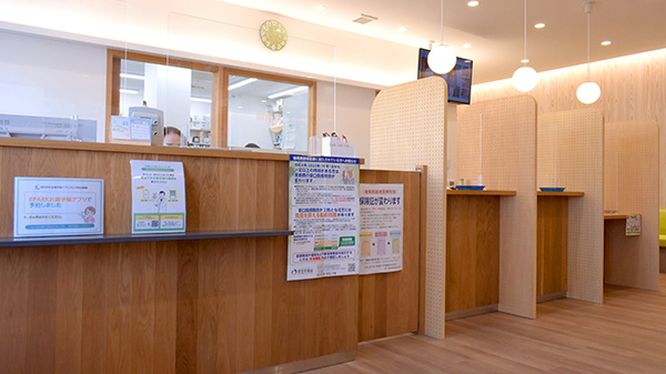 まいづる薬局国立前の受付/カウンター