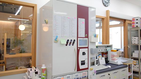 まいづる薬局国立前の調剤器具