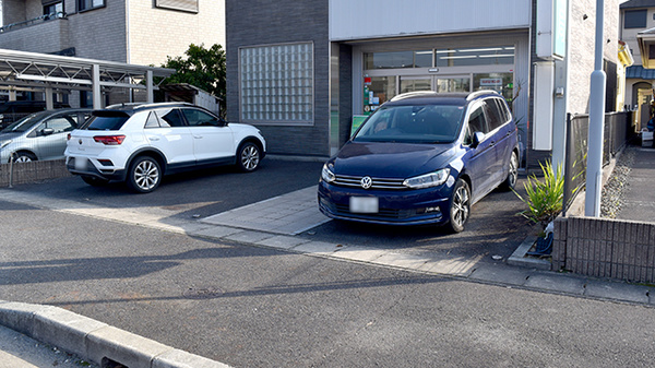 ミタニ薬局の駐車場