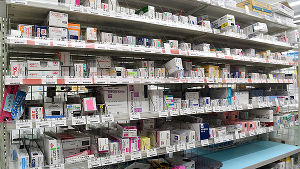 ユタカ薬局　山科の薬棚
