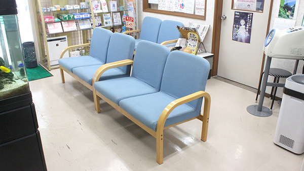 リジョイス薬局山科店の待合スペース