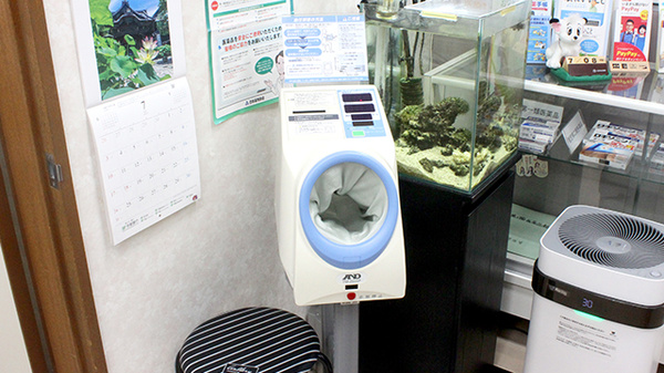 リジョイス薬局山科店の血圧計