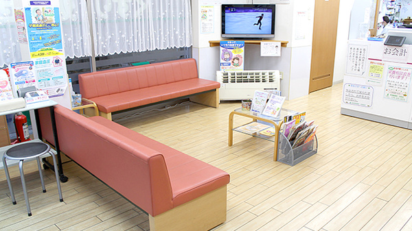 阪神調剤薬局　京都南店の待合スペース