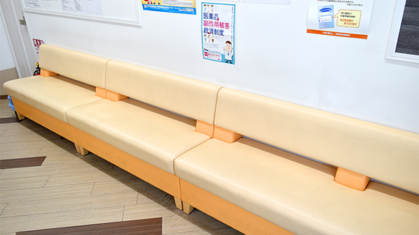 阪神調剤薬局　太秦店の待合スペース
