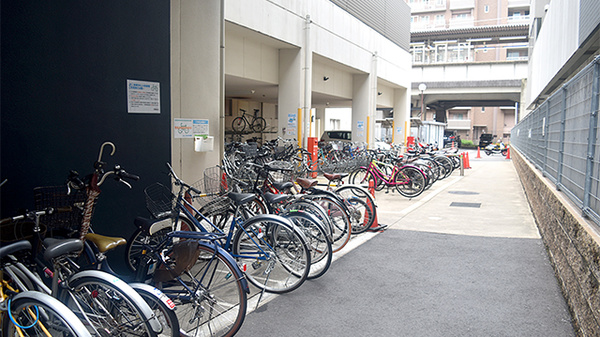 阪神調剤薬局　二条店の駐輪場