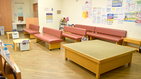 阪神調剤薬局　二条店の待合スペース
