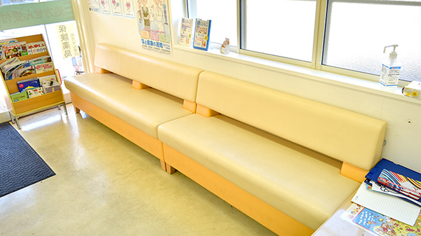 阪神調剤薬局　きぬがさ店の待合スペース