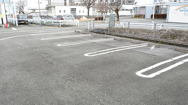 大津ごふく薬局の駐車場