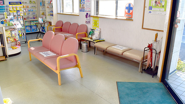 くらしの薬局阿村店の待合スペース