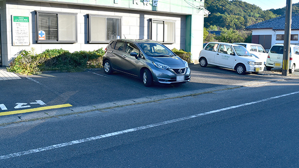 くらしの薬局阿村店の駐車場