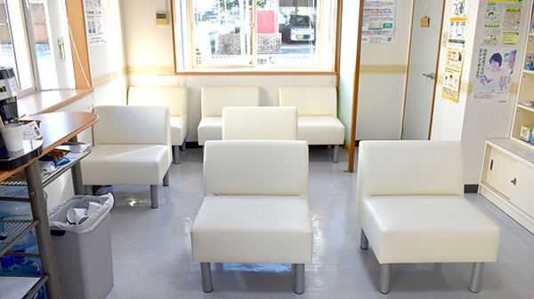 ぐんちく調剤薬局の待合スペース
