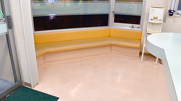 ココ薬局の待合スペース